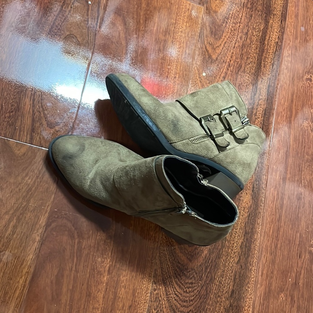 size 7 1/2 brown heeled boots from hot kiss